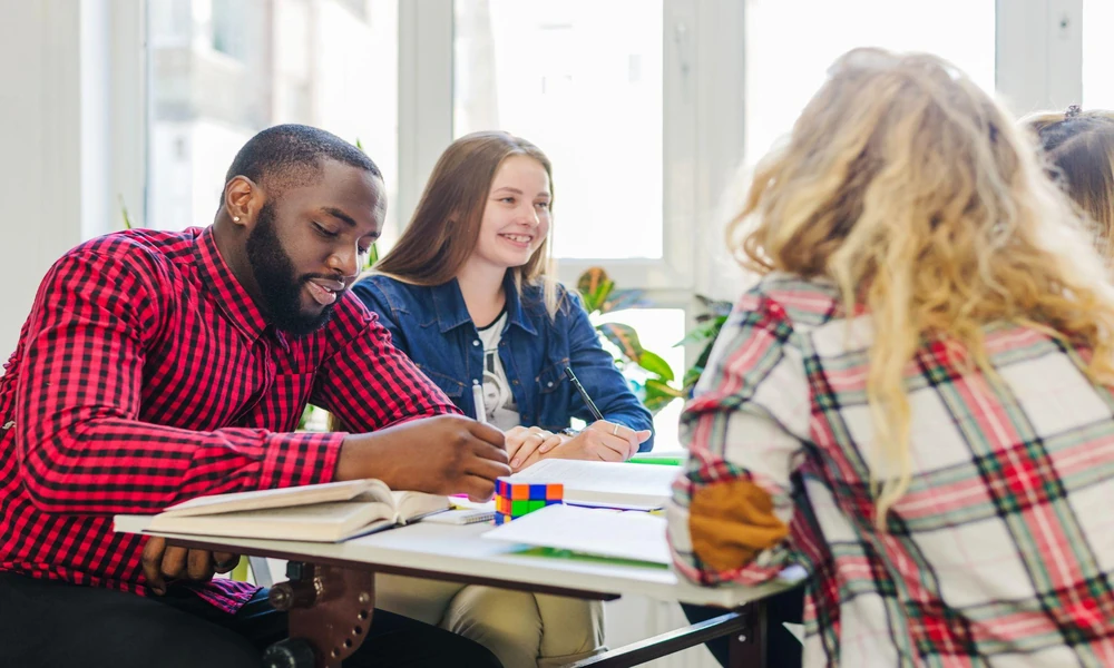 4 Benefits of Studying at a Private University in Singapore